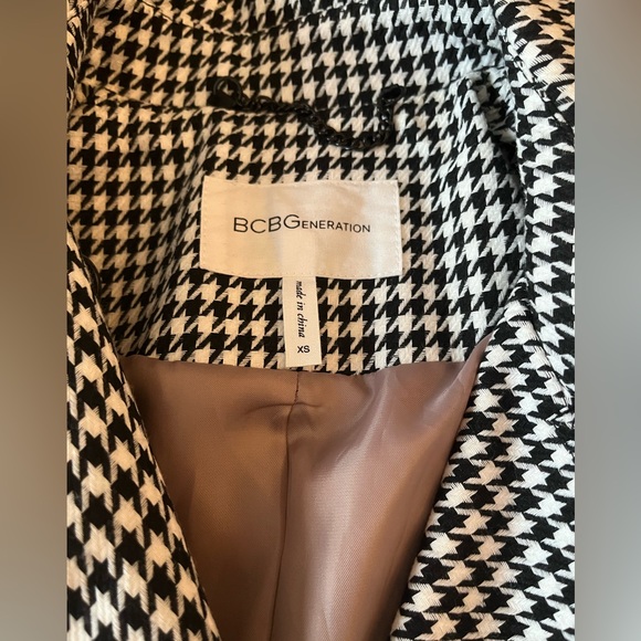Black and white houndstooth BCBGeneration trench-coat in XS - Picture 3 of 3